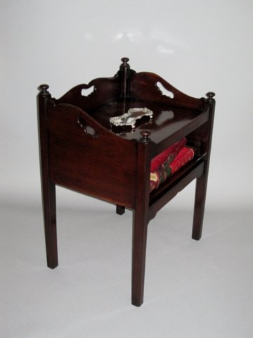GEORGE III MAHOGANY SIDE TABLE. CIRCA 1775. - Click to enlarge and for full details.