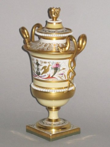 FLIGHT & BARR WORCESTER VASE & COVER, CIRCA 1815 - Click to enlarge and for full details.