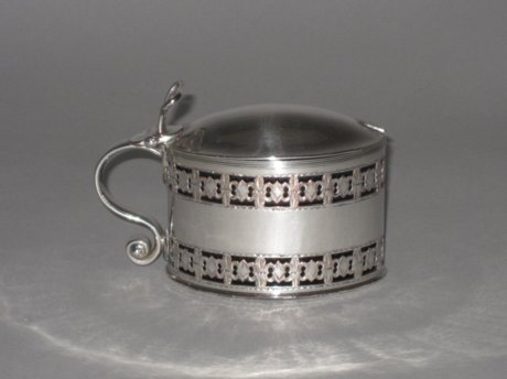 OLD SHEFFIELD PLATE SILVER MUSTARD POT, CIRCA 1790. - Click to enlarge and for full details.