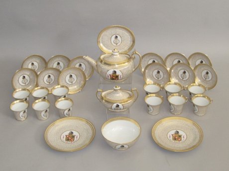 CHAMBERLAINS WORCESTER TEA SERVICE, CIRCA 1810. EX LAURANCE S. ROCKEFELLER ESTATE. - Click to enlarge and for full details.