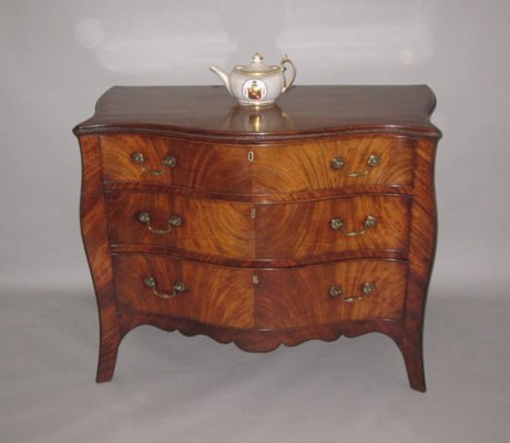 FINE MAHOGANY SERPENTINE CHEST IN THE MANNER OF HENRY HILL. CIRCA 1770 - Click to enlarge and for full details.