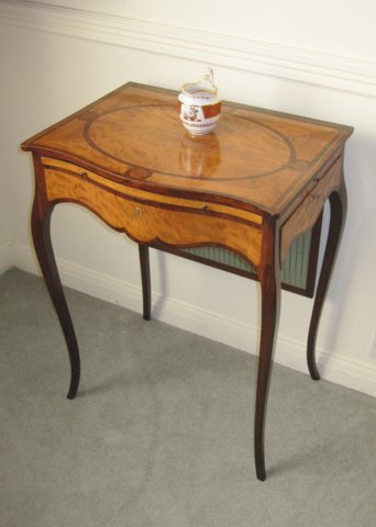 18TH CENTURY HEPPLEWHITE SATINWOOD WRITING TABLE, CIRCA 1780 - Click to enlarge and for full details.