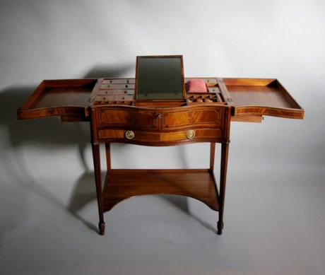CHIPPENDALE PERIOD MAHOGANY SERPENTINE DRESSING TABLE. CIRCA 1775 - Click to enlarge and for full details.