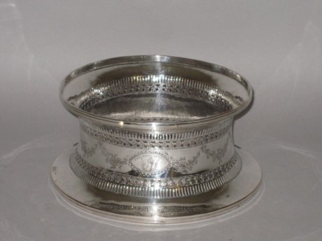 ​AN 18TH CENTURY OLD SHEFFIELD PLATE SILVER DISH RING, CIRCA 1780. - Click to enlarge and for full details.