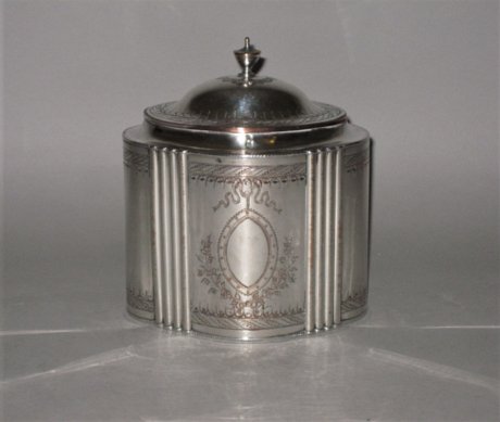​A FINE OLD SHEFFIELD PLATE SILVER TEA CADDY, CIRCA 1780. - Click to enlarge and for full details.