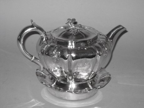 ​A FINE SILVER TEAPOT & STAND BY WILLIAM BATEMAN & DANIEL BALL. LONDON 1841. - Click to enlarge and for full details.