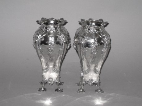 A FINE LARGE PAIR OF ART NOUVEAU PERIOD SILVER VASES. LONDON 1896. - Click to enlarge and for full details.