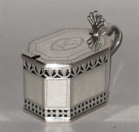 OLD SHEFFIELD PLATE SILVER MUSTARD POT, CIRCA 1775 - Click to enlarge and for full details.