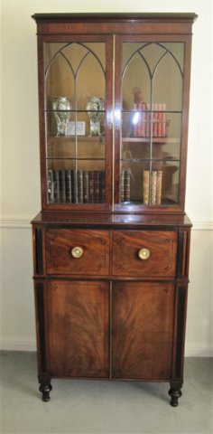 A FINE QUALITY GEORGE III MAHOGANY SECRETAIRE BOOKCASE, CIRCA 1810.  Of Rare Small Proportions. - Click to enlarge and for full details.