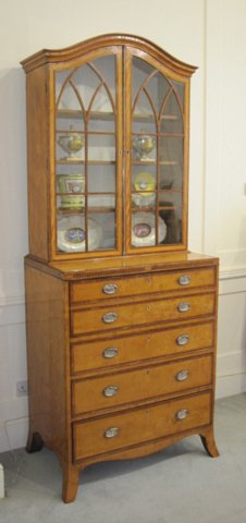 A RARE AND IMPORTANT HEPPLEWHITE SATINWOOD SECRETAIRE BOOKCASE OF SMALL PROPORTIONS. GEORGE III, CIRCA 1780. - Click to enlarge and for full details.