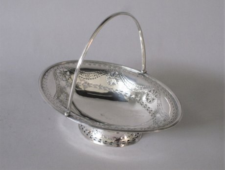 ​A FINE QUALITY  18TH CENTURY OLD SHEFFIELD PLATE SILVER SWEETMEAT BASKET, CIRCA 1775 - Click to enlarge and for full details.
