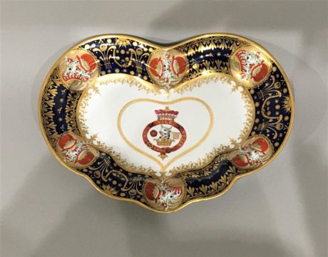 A CHAMBERLAIN WORCESTER DESSERT DISH FROM THE ABERGAVENNY DESSERT SERVICE, CIRCA 1813-14. - Click to enlarge and for full details.