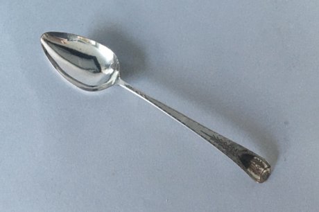 AN 18TH CENTURY OLD SHEFFIELD PLATE SILVER DESSERT SPOON, CIRCA 1780. - Click to enlarge and for full details.