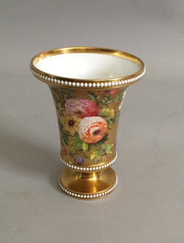 A FINE SPODE PORCELAIN VASE, CIRCA 1815-20 - Click to enlarge and for full details.