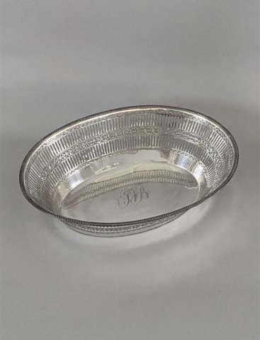 AN 18TH CENTURY OLD SHEFFIELD PLATE SILVER BASKET, CIRCA 1780. - Click to enlarge and for full details.