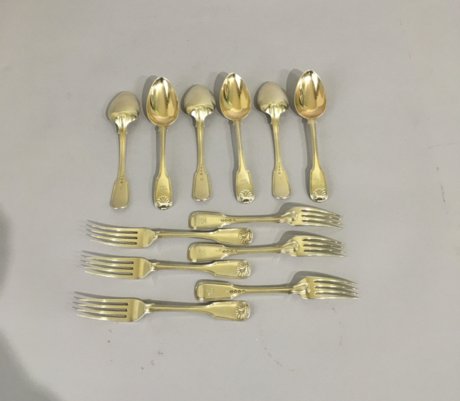 A  FINE SET OF SIX SILVERGILT DESSERT SPOONS & FORKS. WILLIAM ELEY, WILLIAM FEARN & WILLIAM CHAWNER. LONDON 1812. - Click to enlarge and for full details.