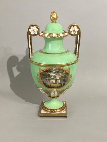 AN EXCEPTIONAL FLIGHT BARR & BARR WORCESTER VASE, CIRCA 1820.  - Click to enlarge and for full details.