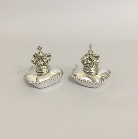 A PAIR OF SILVER  LIDDED BOXES MADE TO COMMEMORATE THE GOLDEN JUBILEE IN 2002 FOR THE LATE QUEEN HER MAJESTY ELIZABETH II - Click to enlarge and for full details.