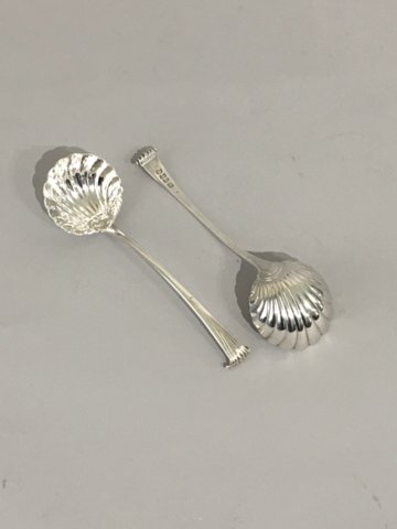 A  FINE PAIR OF ONSLOW PATTERN SILVER SAUCE LADLES. WILLIAM ELEY & WILLIAM FEARN, LONDON 1800. - Click to enlarge and for full details.