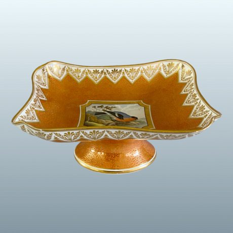 A FINE CHAMBERLAINS WORCESTER PORCELAIN CENTREPIECE, CIRCA 1815. - Click to enlarge and for full details.