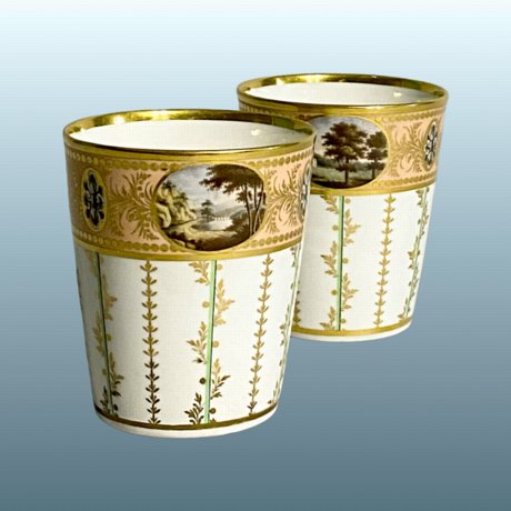 A VERY RARE PAIR OF FLIGHT & BARR WORCESTER PORCELAIN BEAKERS. CIRCA 1792-1804. - Click to enlarge and for full details.