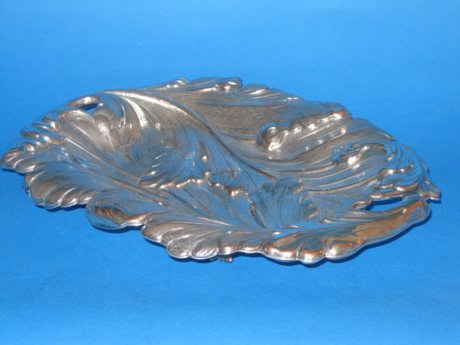 Unusual Regency period leaf pattern dish - Click to enlarge and for full details.