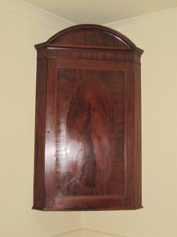 SHERATON MAHOGANY HANGING CORNER CUPBOARD. CIRCA 1780. - Click to enlarge and for full details.