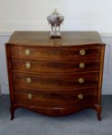 A FINE GEORGE III HEPPLEWHITE MAHOGANY SERPENTINE COMMODE. CIRCA1780. - Click to enlarge and for full details.