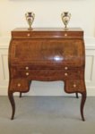 IMPORTANT HEPPLEWHITE PERIOD MAHOGANY WRITING DESK. CIRCA 1770. - Click to enlarge and for full details.